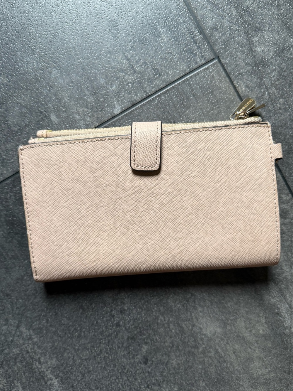 Michael Kors Pebbled Wrislet - Picture 3 of 6